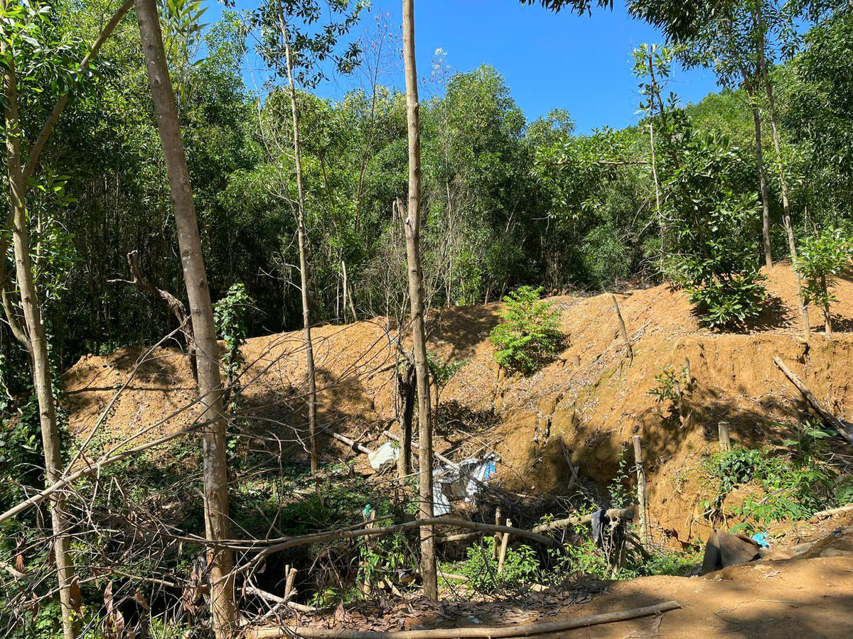 Một khu vực khai thác vàng trái phép ở xã Thạnh Bình (TP Đà Nẵng). Ảnh: C.V