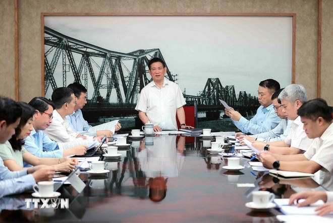 Phó Thủ tướng Hồ Đức Phớc chủ trì cuộc họp. (Ảnh: An Đăng/TTXVN)