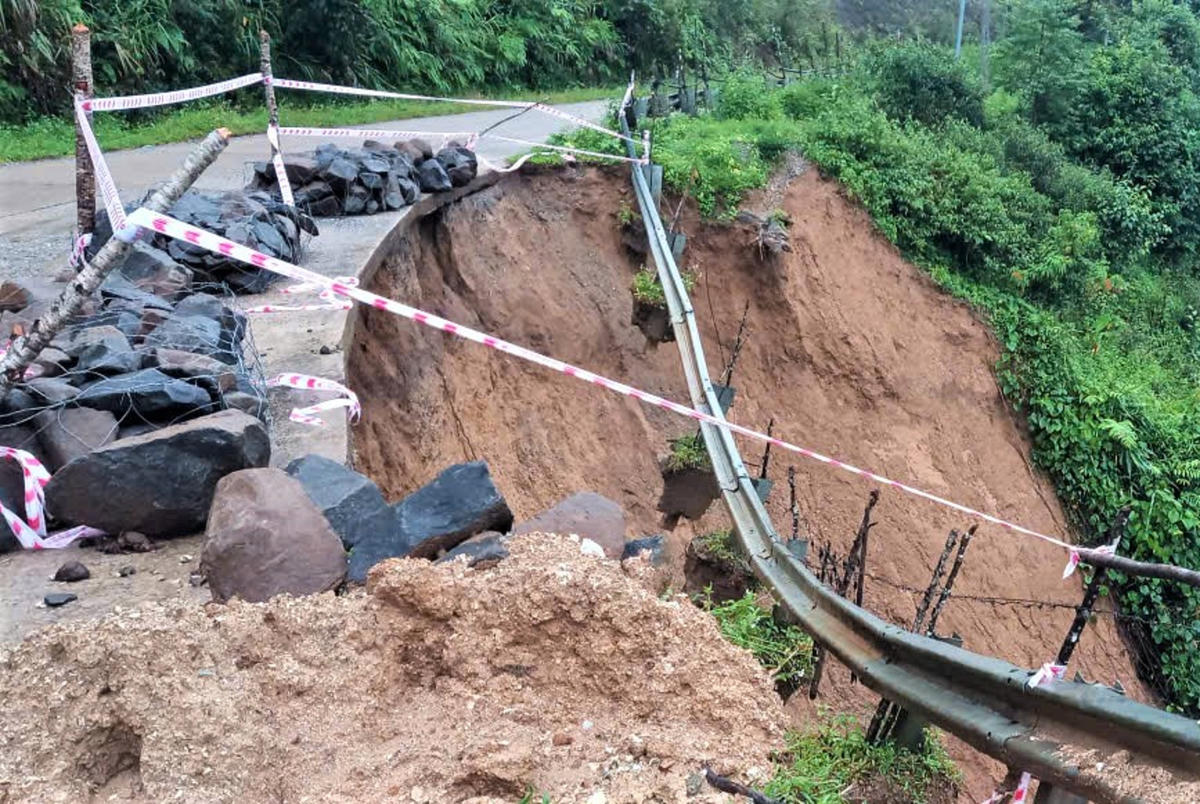 Vị trí sạt lở tại tỉnh lộ 673 trong đợt mưa lũ vừa qua. Ảnh: Chí Đại.