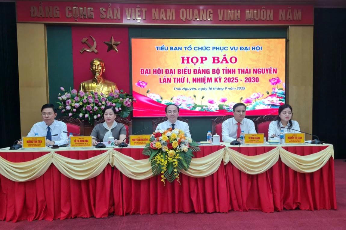 Phó Bí thư Thường trực Tỉnh ủy Thái Nguyên Nguyễn Đăng Bình chủ trì buổi họp báo. Ảnh: Toán Nguyễn.