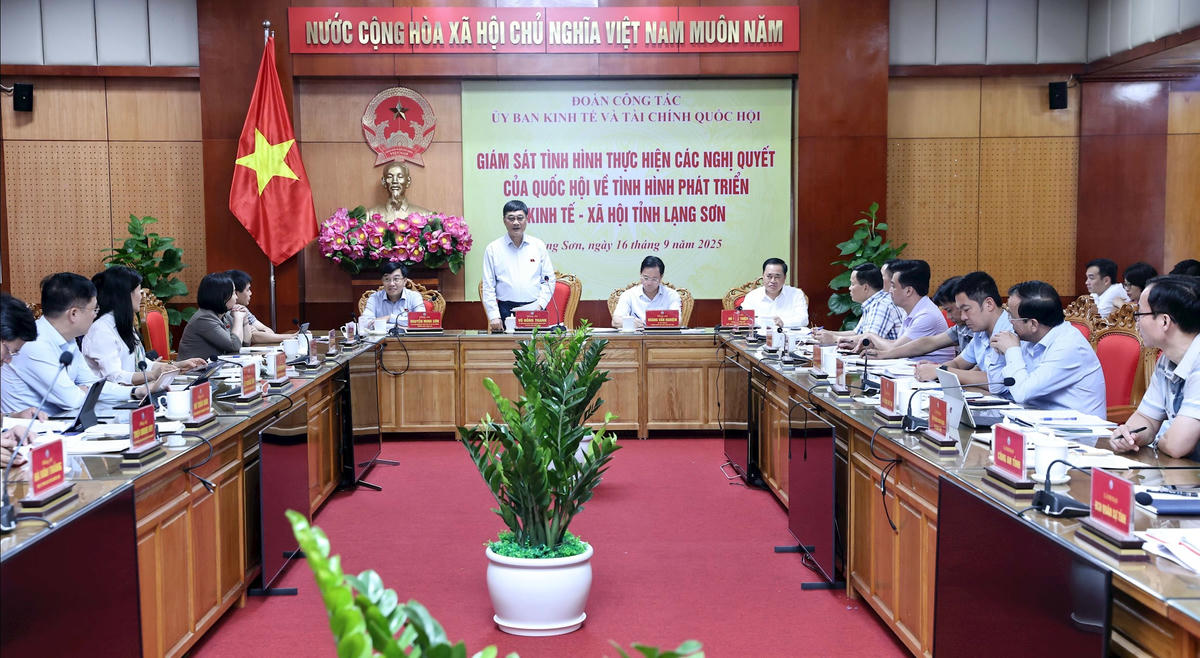 Quang cảnh buổi làm việc. Ảnh: Trung Thành