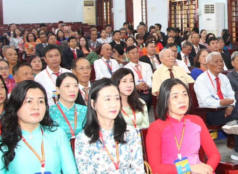 Các đại biểu tham dự đại hội đại biểu Mặt trận Tổ quốc xã Vạn Ninh. (Ảnh:X.H)