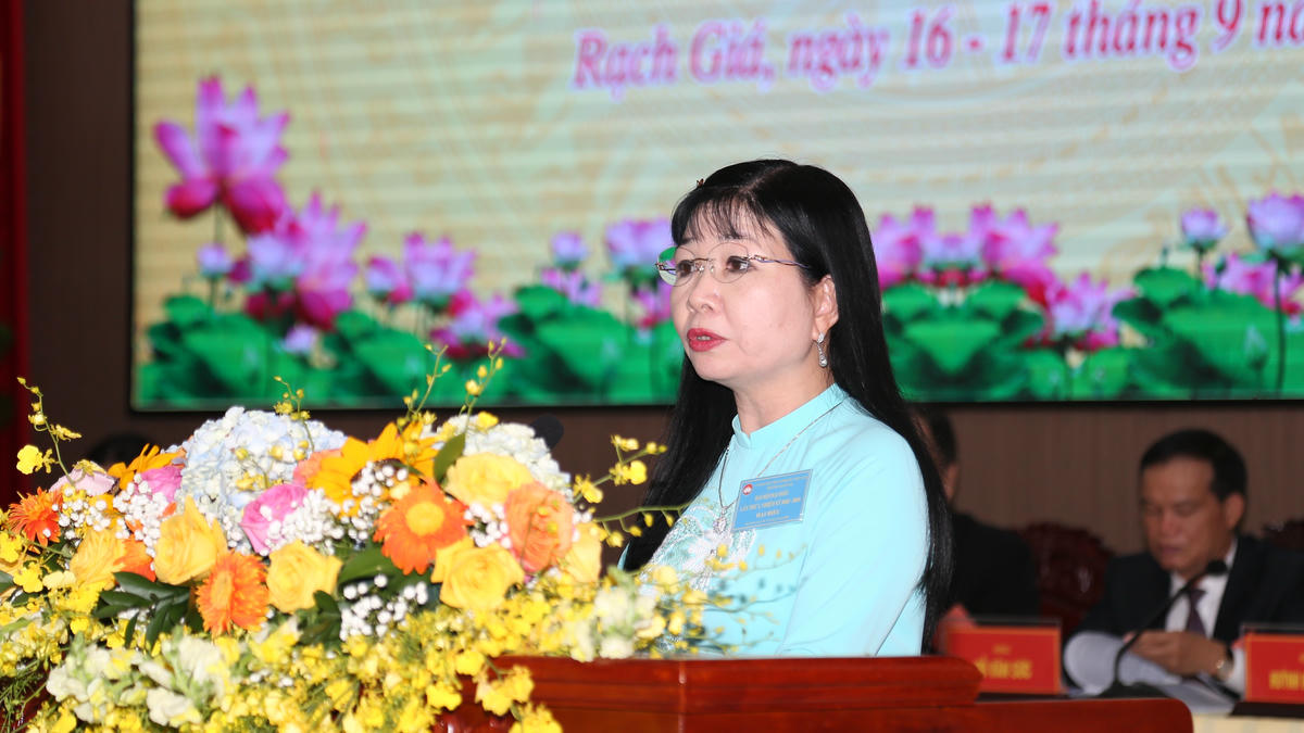 Bà Trần Thị Thanh Hương - Phó Bí thư Tỉnh ủy, Chủ tịch Ủy ban MTTQ Việt Nam tỉnh An Giang phát biểu tại Đại hội.