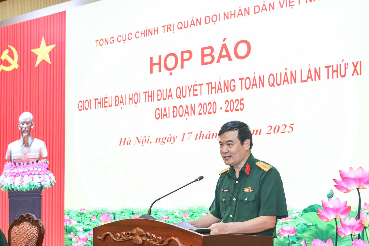 Đại diện Ban Tổ chức thông tin và nội dung, chương trình của Đại hội. Ảnh: Quang Vinh.