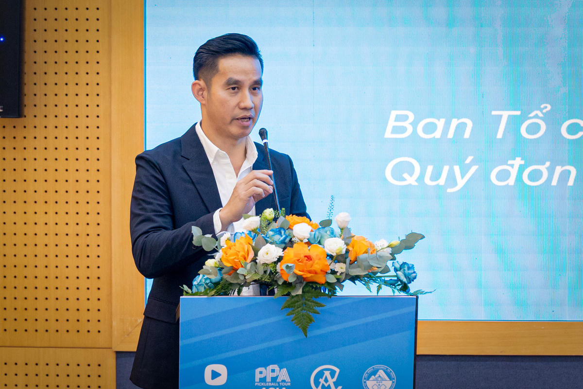 Ông Dương Quang Thuận - Trưởng Ban Tổ chức địa phương Giải Pickleball PPA Tour Asia MB Vietnam Cup 2025 kiêm Giám đốc AAC phát biểu tại sự kiện (Ảnh: BTC)