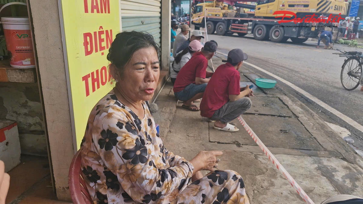 Bà Đỗ Thị Châu Cam kể lại vụ tai nạn. Ảnh: Đỗ Văn.