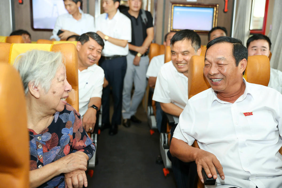 Hải Phòng: Vận hành thí điểm tàu hỏa đưa đón hơn 300 cán bộ, công chức mỗi ngày Hải Phòng: Vận hành thí điểm tàu hỏa đưa đón hơn 300 cán bộ, công chức mỗi ngày