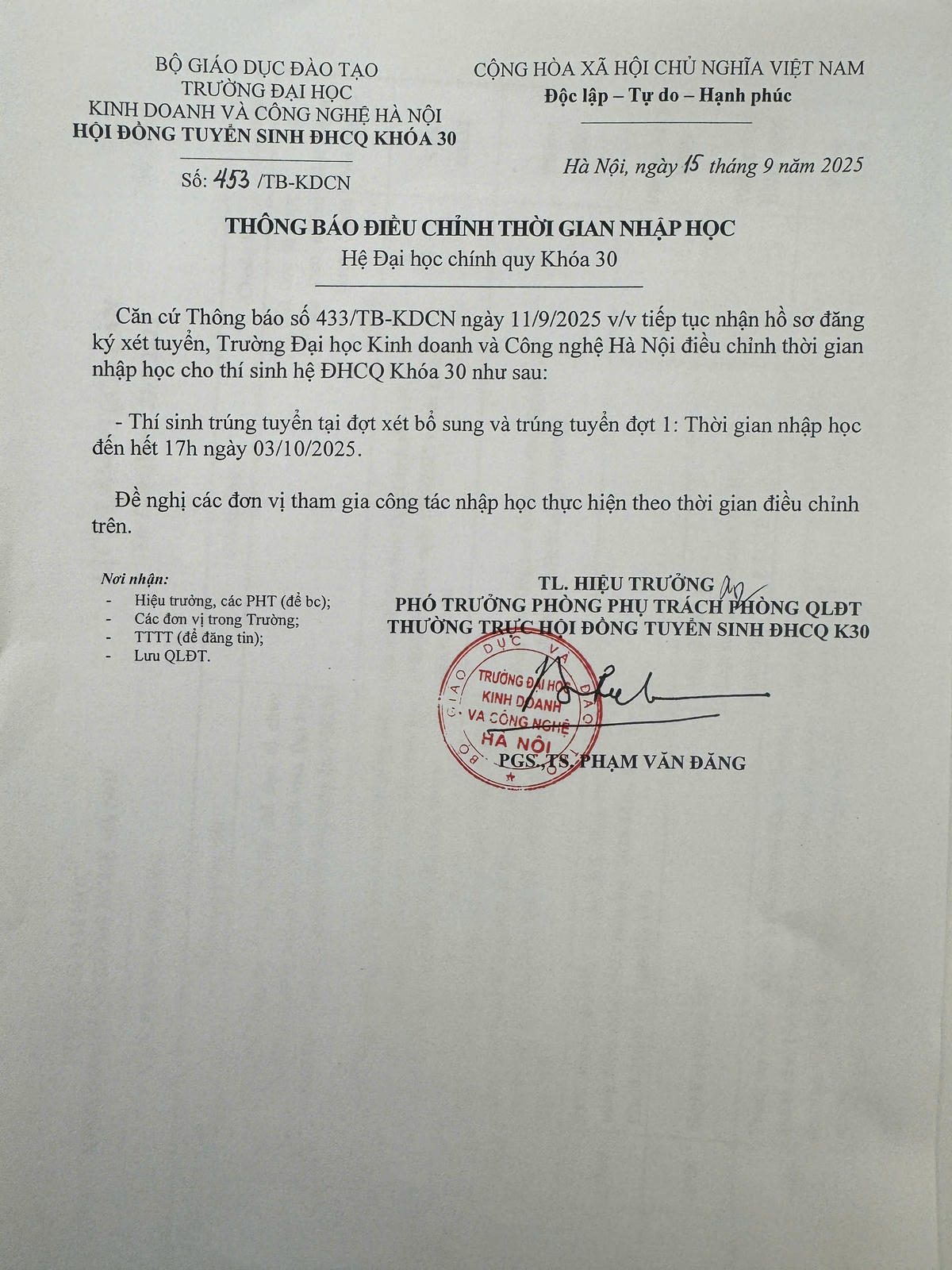 Trường Đại học Kinh doanh và Công nghệ Hà Nội điều chỉnh thời gian nhập học cho thí sinh