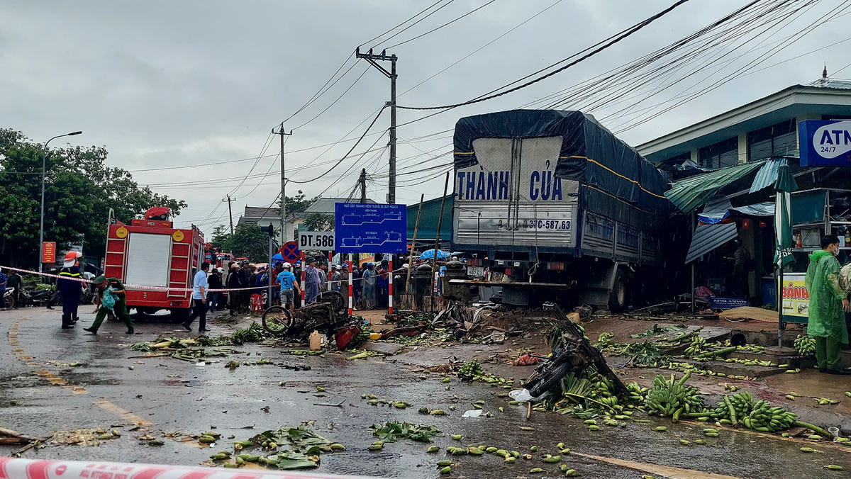 Thông tin từ ông Trần Anh Vũ, Chủ tịch UBND xã Lao Bảo (Quảng Trị) cho hay, hơn 7h30’ sáng 17/9 trên địa bàn xảy ra vụ tai nạn giao thông. Ảnh: ĐN.