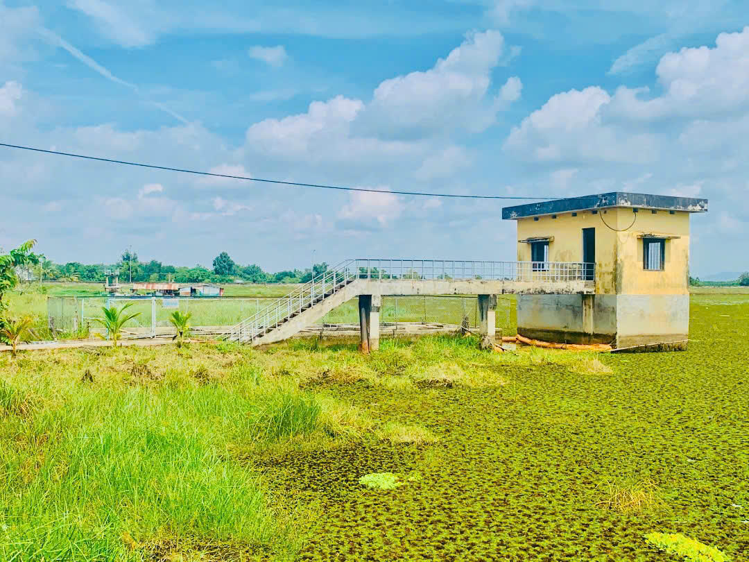 Trạm bơm nước lên bể xử lý nước cấp sinh hoạt. Ảnh: Thanh Nga.