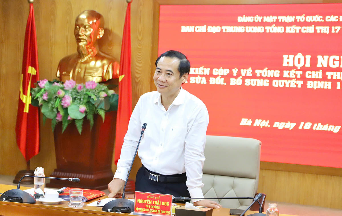 Ông Nguyễn Thái Học, Phó Bí thư Đảng ủy MTTQ, các đoàn thể Trung ương phát biểu tại hội nghị góp ý. Ảnh: V. Hiển