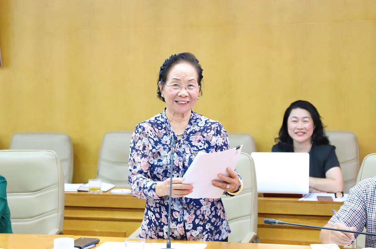 Bà Nguyễn Thị Doan, nguyên Phó Chủ tịch nước, Chủ tịch Hội Khuyến học Việt Nam góp ý tại hội nghị. Ảnh: V. Hiển