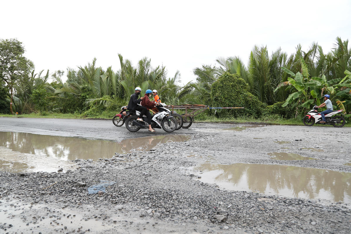 Theo Bộ Xây dựng, thực hiện quy định tại Nghị định số 165/2024/NĐ-CP ngày 26/12/2024 của Chính phủ quy định chi tiết, hướng dẫn thi hành một số điều của Luật Đường bộ và Điều 77 Luật Trật tự, an toàn giao thông đường bộ, sau khi thống nhất với UBND tỉnh An Giang, Bộ Xây dựng đã đề nghị và Bộ Tài chính có các quyết định điều chuyển tài sản kết cấu hạ tầng giao thông đường bộ (các tuyến quốc lộ trên địa bàn tỉnh An Giang, trong đó có Quốc lộ 61, Quốc lộ 80B) từ Bộ Xây dựng về UBND tỉnh An Giang.  (ảnh: Thanh Tiến)