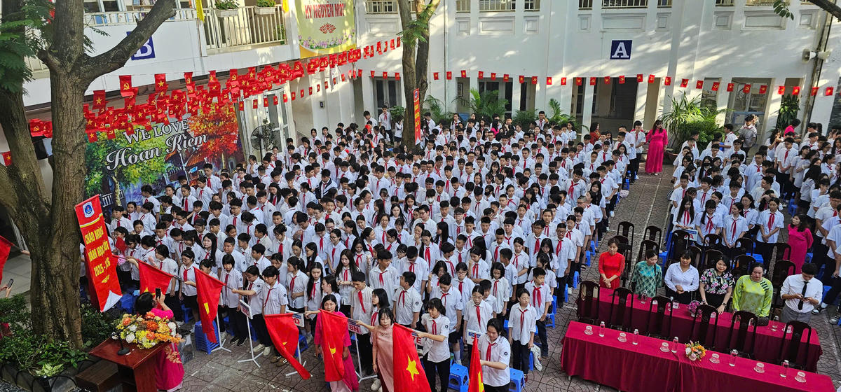 Học sinh Trường THCS Hoàn Kiếm (Hà Nội) trong ngày khai giảng năm học 2025-2026.
