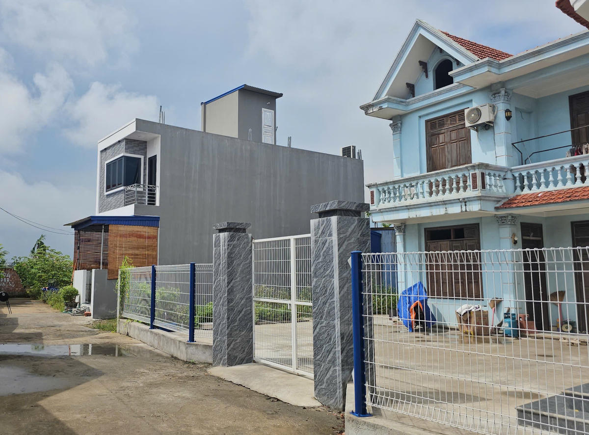 Căn nhà mới hoàn thiện 2 tầng 1 tum do ông Đỗ Văn Hữu và vợ là bà Vũ Thị Tuyến xây dựng trên thửa đất thuộc quyền sử dụng hợp pháp của ông Nguyễn Đăng Ca và bà Trần Thị Kim Loan. Ảnh:PT.