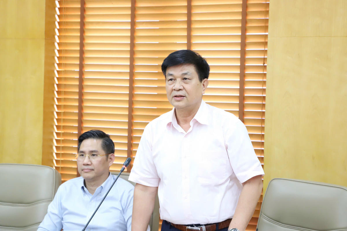 Các đại biểu đóng góp ý kiến tại hội nghị. Ảnh: V. Hiển