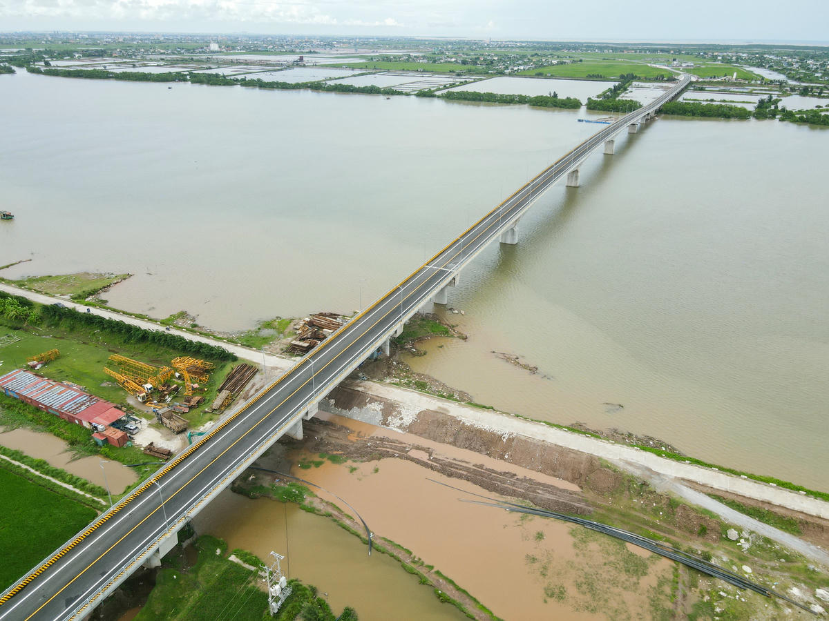 Cây cầu nối xã Hưng Phú, tỉnh Hưng Yên với xã Giao Minh, tỉnh Ninh Bình. Ảnh: Đình Minh