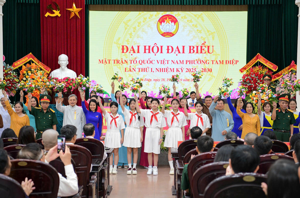 Đại diện các tầng lớp nhân dân thể hiện quyết tâm tại đại hội. Ảnh: Trường Giang