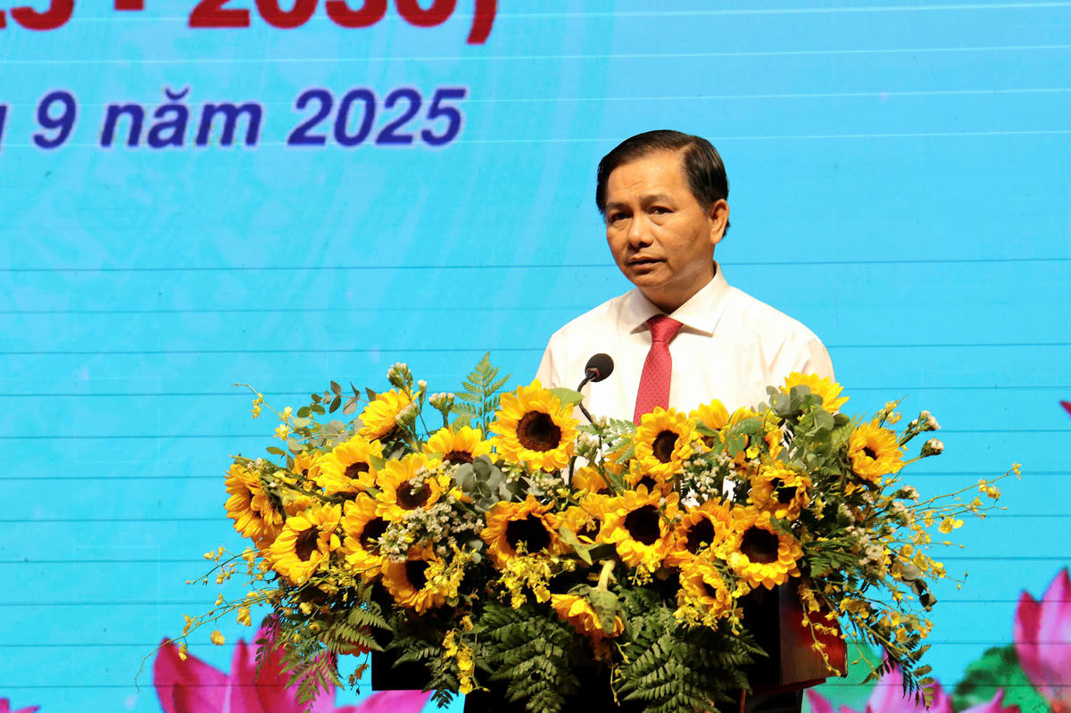 Chủ tịch UBND TP Cần Thơ Trần Văn Lâu phát biểu tại Đại hội. (ảnh: M.T)