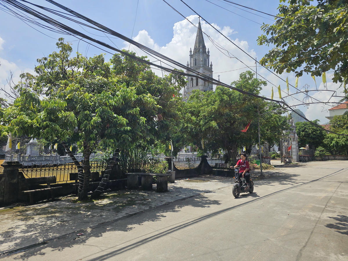 Không gian sáng, xanh, sạch, đẹp tại tiểu khu La Mát. Ảnh: Đình Minh.