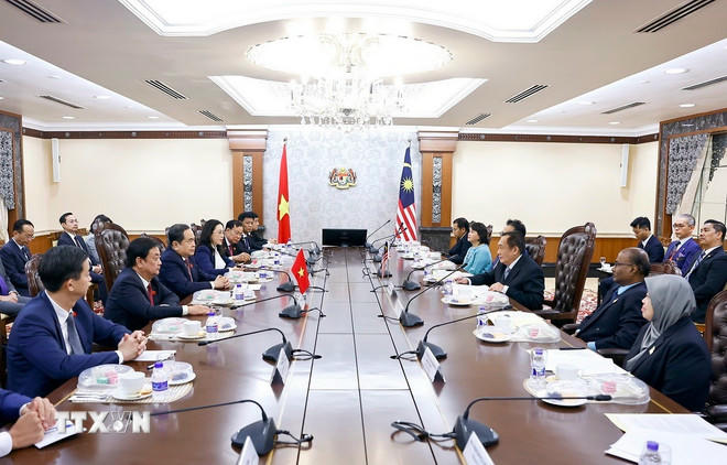  Chủ tịch Quốc hội Trần Thanh Mẫn hội đàm với Chủ tịch Thượng viện Malaysia Dato' Awang Bemee Awang Ali Basah. (Ảnh: Doãn Tấn/TTXVN).