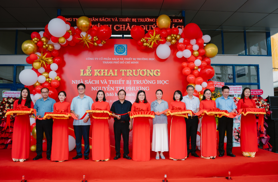 Lễ cắt băng khai trương Nhà sách và Thiết bị trường học Nguyễn Tri Phương mô hình mới.