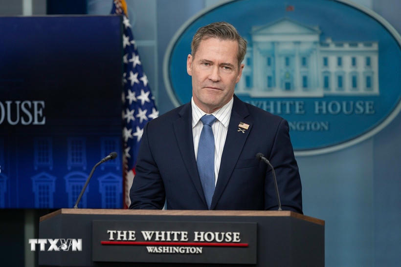 Cố vấn An ninh Quốc gia Mỹ Mike Waltz phát biểu tại cuộc họp báo ở Nhà Trắng, Washington, D.C., ngày 20/2/2025. (Nguồn: THX/TTXVN).