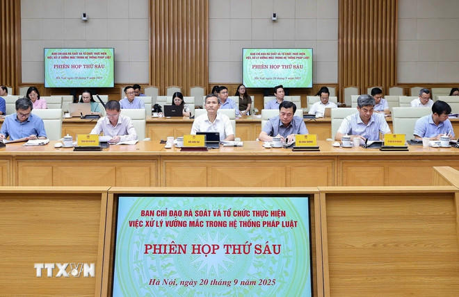 Các đại biểu tham dự Phiên họp lần thứ sáu của Ban Chỉ đạo về rà soát và tổ chức thực hiện việc xử lý vướng mắc trong hệ thống pháp luật. (Ảnh: Dương Giang/TTXVN).