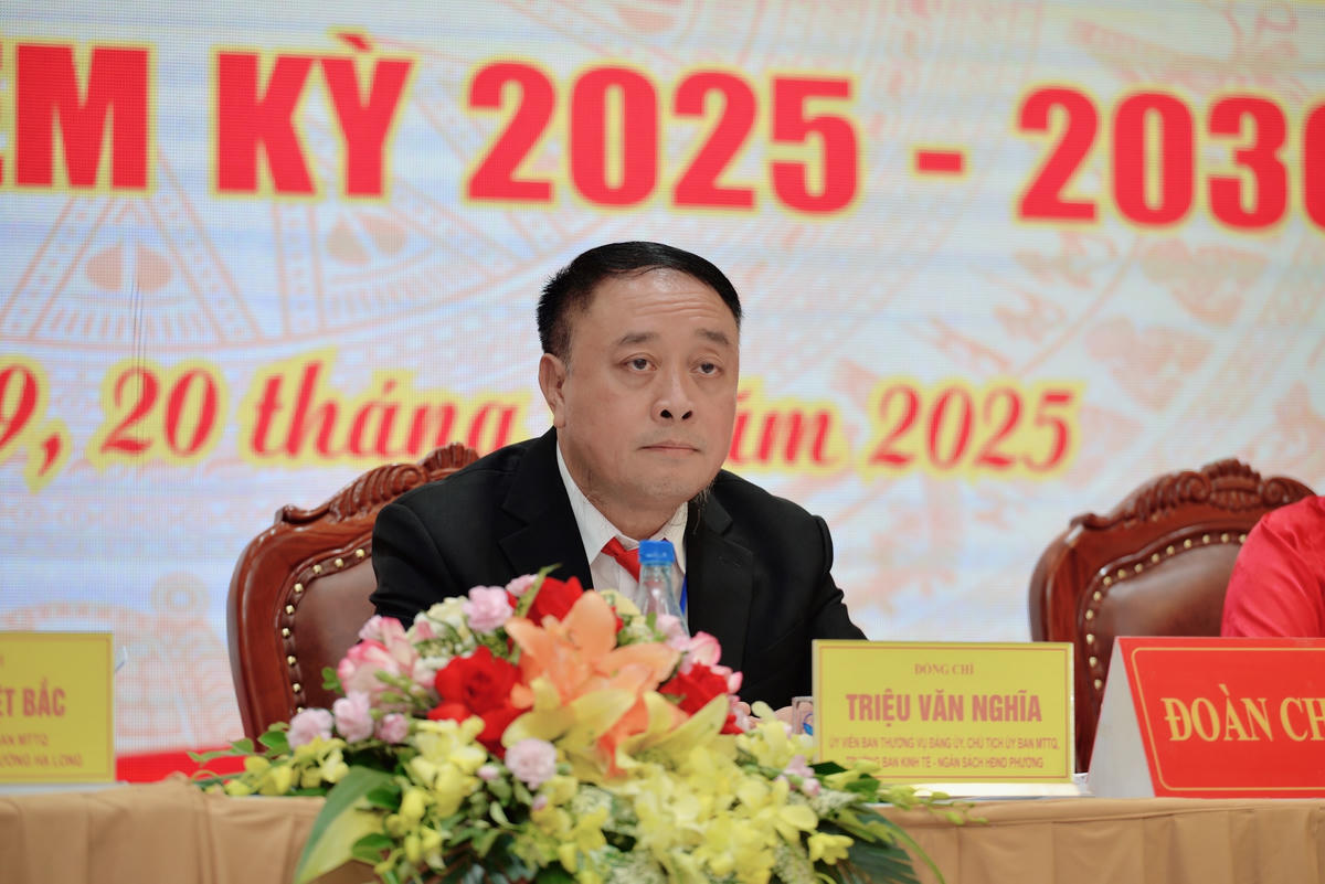 Ông Triệu Văn Nghĩa được bầu làm Chủ tịch Ủy ban MTTQ Việt Nam phường Hạ Long khóa I, nhiệm kỳ 2025 - 2030. Ảnh: Ngọc Anh