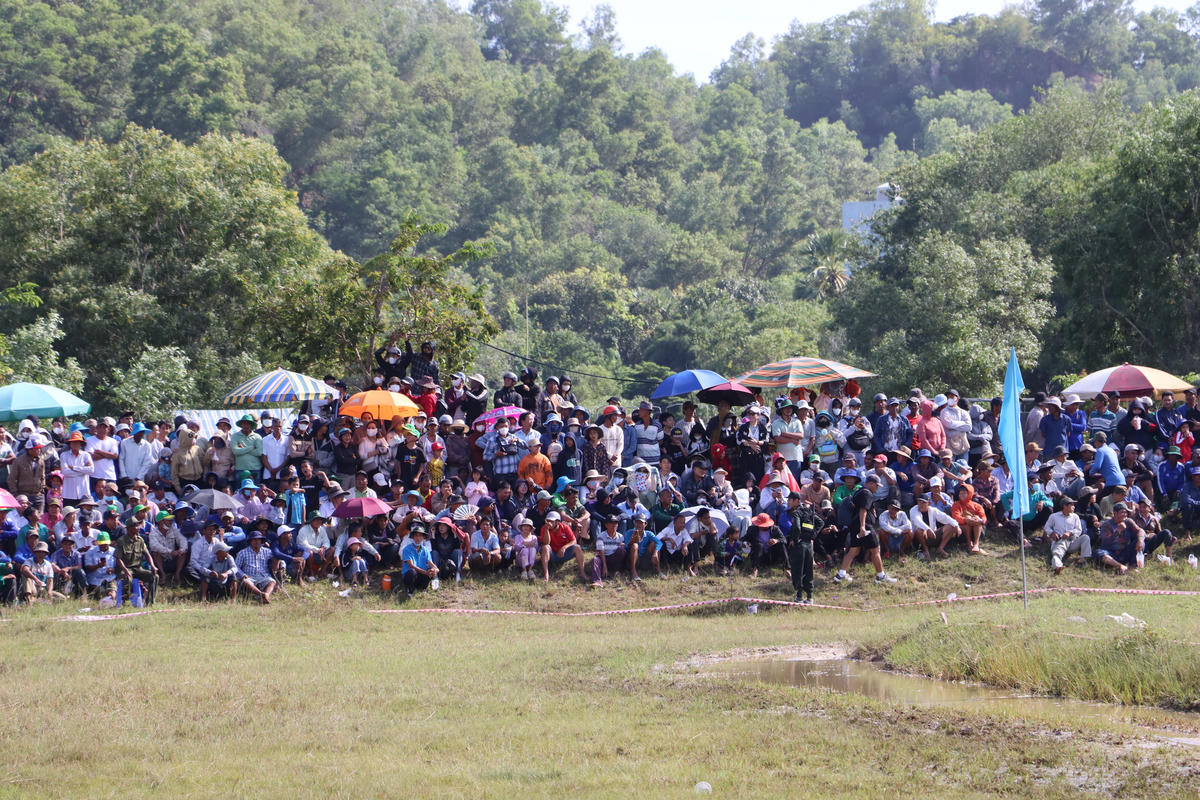 Qua thời gian, với sức hấp dẫn đặc biệt, trò chơi dân gian này đã phát triển thành lễ hội quy mô lớn, được tổ chức thường niên và trở thành nét đẹp văn hóa tiêu biểu của vùng Bảy Núi. (ảnh: Phương Vũ)