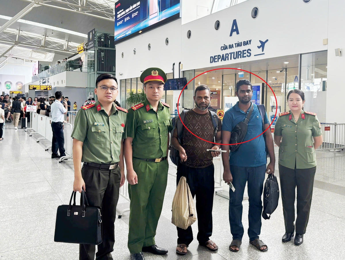 Công an Hải Phòng trục xuất 2 công dân Bangladesh cư trú trái phép.