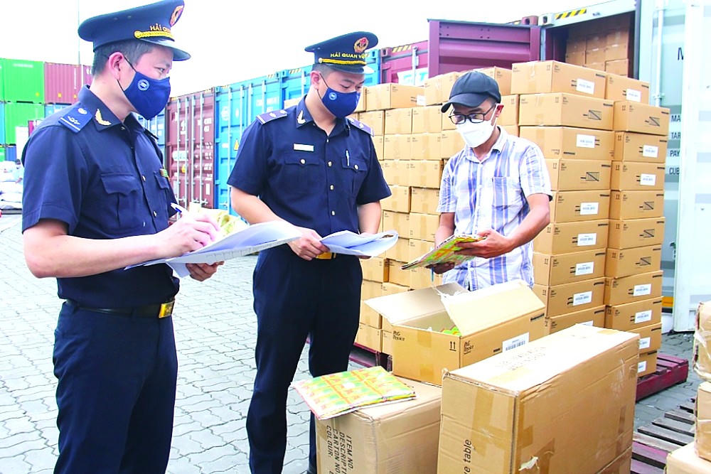 Quy định rõ ràng sẽ giúp lực lượng Hải quan thuận lợi trong việc chứng minh hành vi vi phạm của doanh nghiệp nhập khẩu. Ảnh: H.Q.