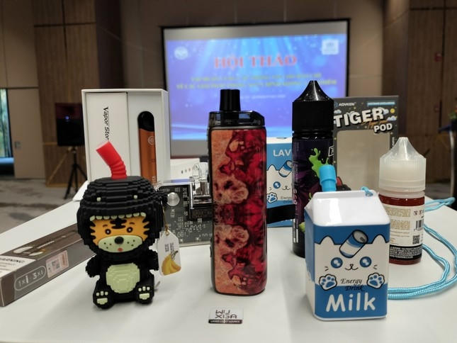 Một số mẫu thuốc lá điện tử. Ảnh: L.H.
