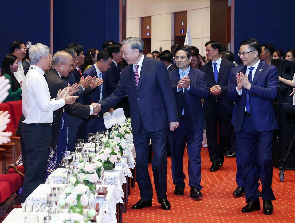 Tổng Bí thư Tô Lâm đến dự kỷ niệm 50 năm Ngày thành lập Tập đoàn Công nghiệp- Năng lượng Quốc gia Việt Nam. (Ảnh: Thống Nhất/TTXVN).