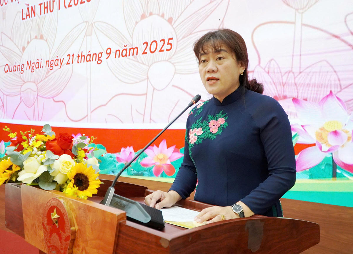 Bà Y Thị Bích Thọ, Phó Chủ tịch Thường trực Ủy ban Mặt trận Tổ quốc Việt Nam tỉnh Quảng Ngãi phát biểu. Ảnh: Nhật Sơn.