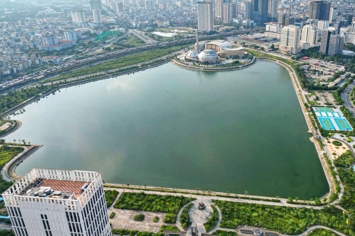 Với tổng mức đầu tư 744 tỷ đồng, công viên và hồ điều hòa CV1 (nay thuộc phường Cầu Giấy) được khởi công từ quý 2/2016, sau nhiều lần thay đổi thời gian, dự án đã chính thức hoạt động từ năm 2024.