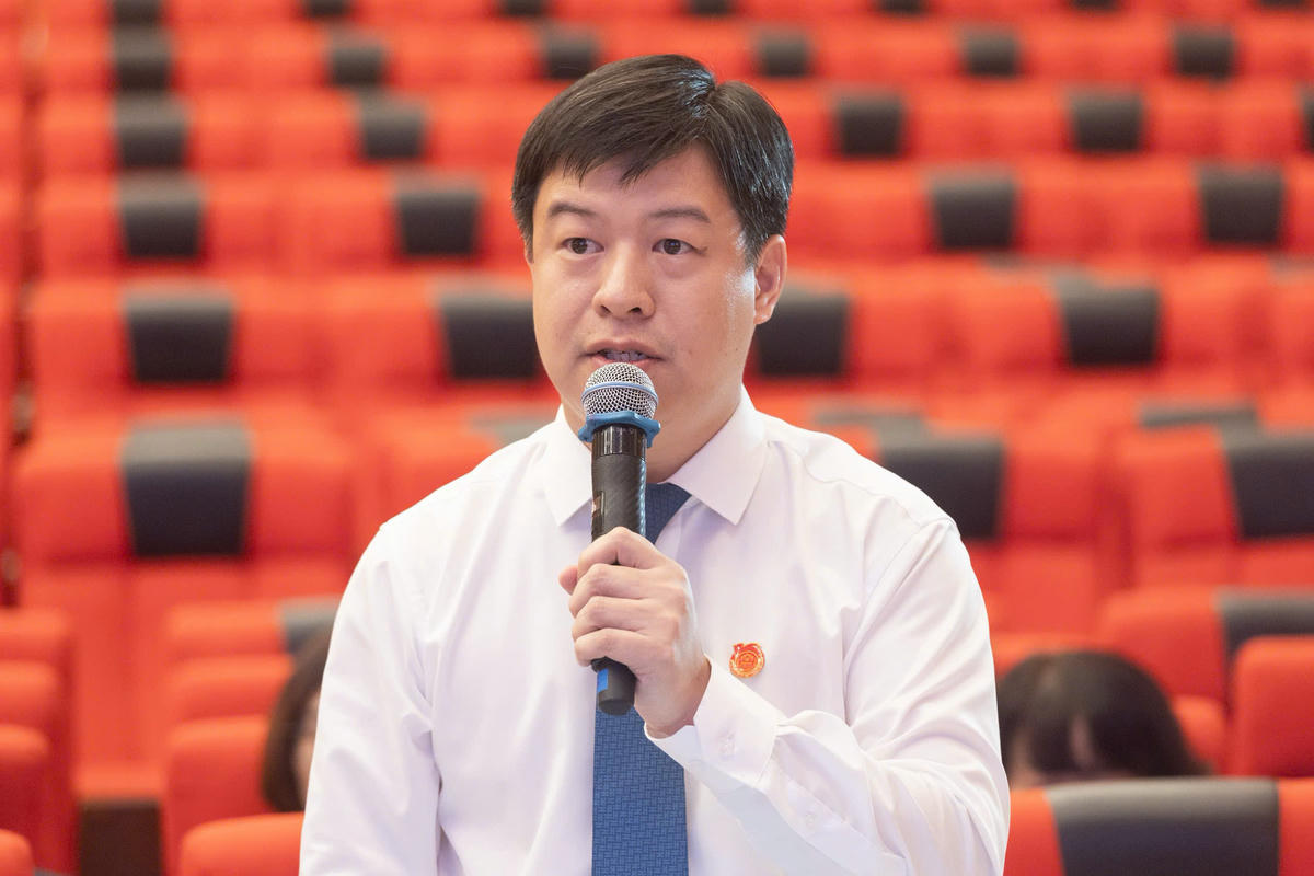 Đồng chí Lê Hải Long phát biểu tại tổ thảo luận số 1. Ảnh: Quang Vinh.