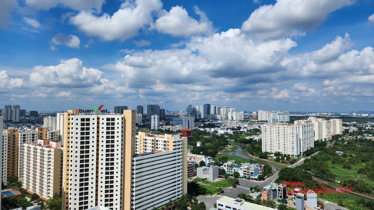 Cùng với sự quan tâm ngày càng lớn của nhà đầu tư, nhiều phát sinh liên quan đến nhà ở cao tầng cũng khiến TP Hồ Chí Minh phải "đau đầu" tìm giải pháp hiệu quả để quản lý. Ảnh: Hồng Phúc.