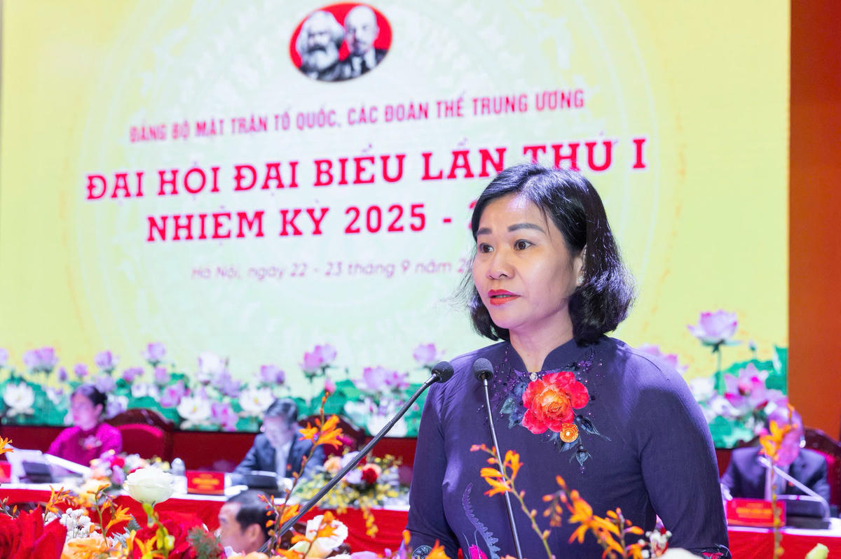 Đồng chí Nguyễn Thị Tuyến, Chủ tịch Trung ương Hội Liên hiệp Phụ nữ Việt Nam phát biểu tham luận tại Đại hội. Ảnh: Quang Vinh.