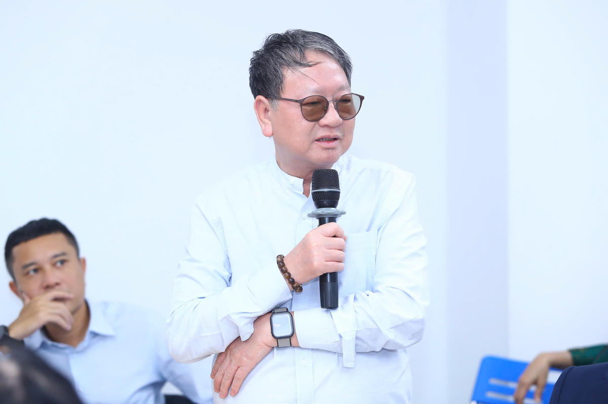 Nhạc sỹ Nguyễn Đức Trịnh phát biểu tại tổ thảo luận số 4. Ảnh: Lê Khánh.