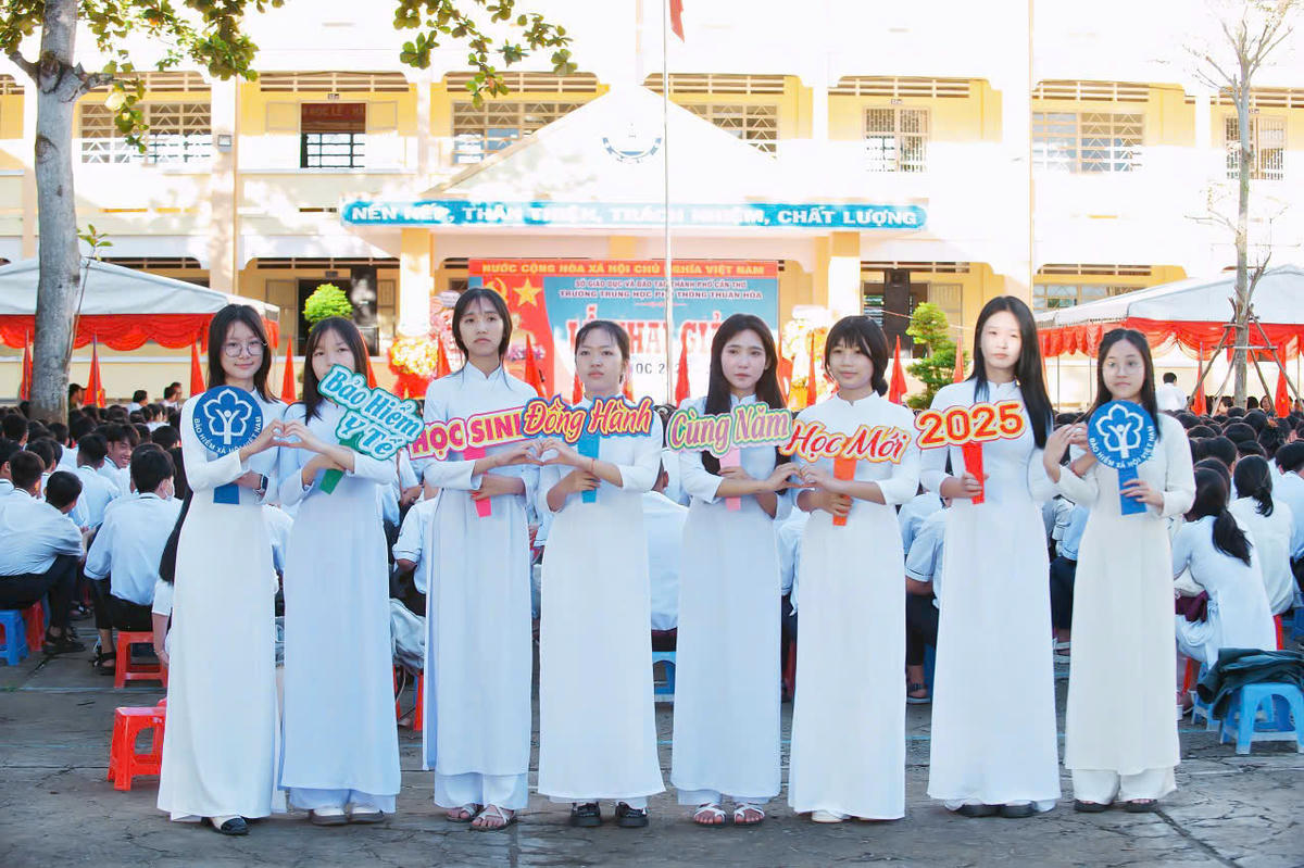 BHXH thành phố Cần Thơ - đồng hành cùng các em học sinh trong năm học mới. Ảnh: Thanh Tú