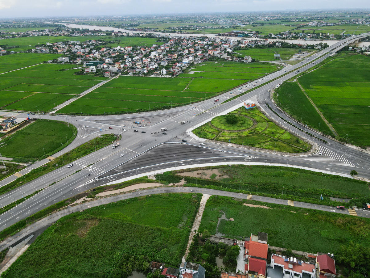 Trong ảnh là nút giao Lạc Quần với đường tỉnh 489C và QL21A. Ảnh: Đình Minh