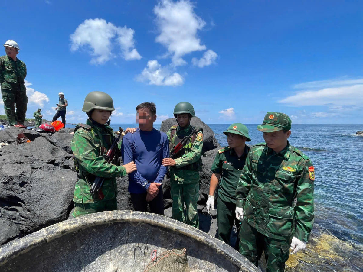 Lực lượng chức năng phát hiện Hồ Ngọc T. đang vận chuyển vật liệu nổ. Ảnh: Hoài Nam.