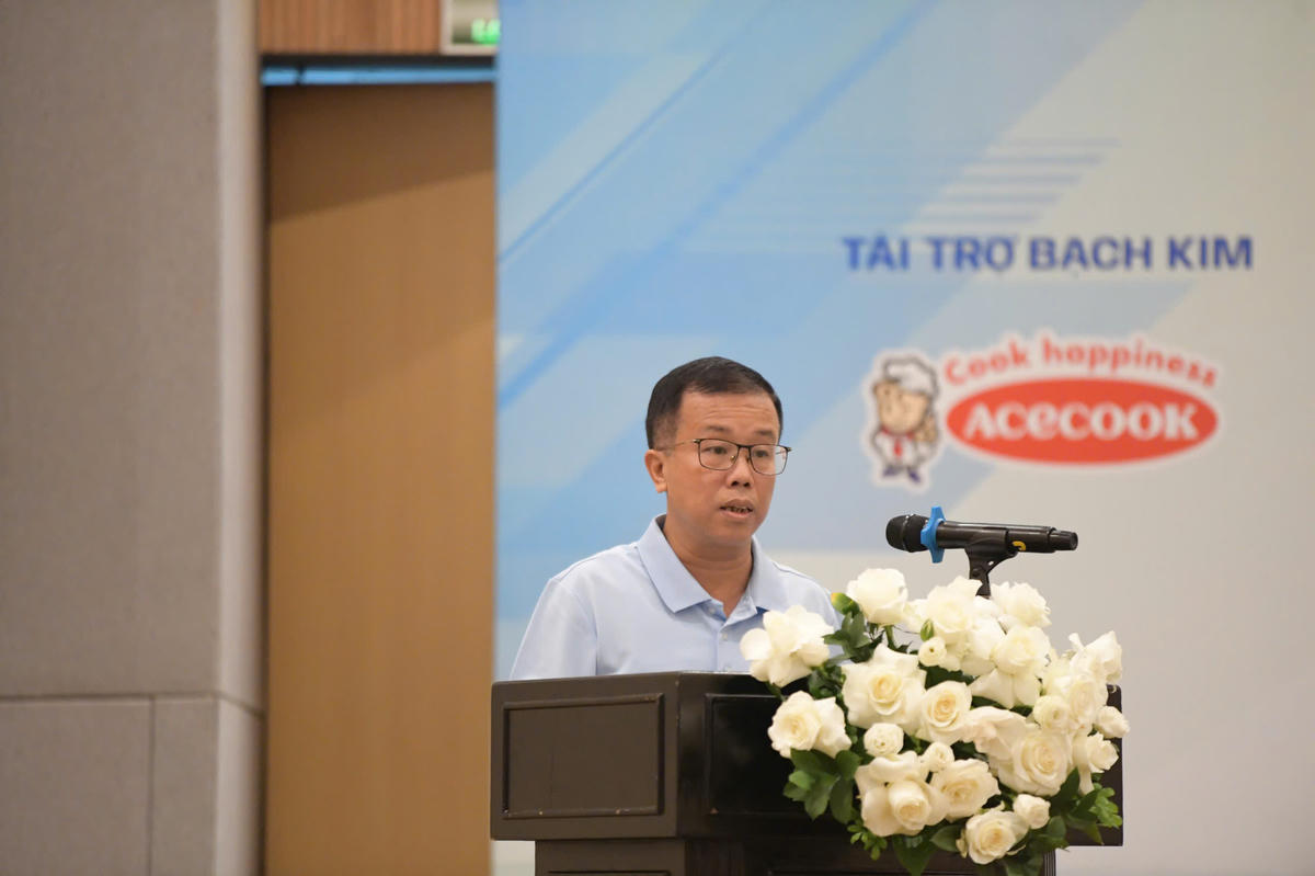 Ông Lại Bá Hà - Phó Tổng biên tập Báo Hà Nội mới phát biểu tại buổi họp báo. Ảnh: P. Sỹ.