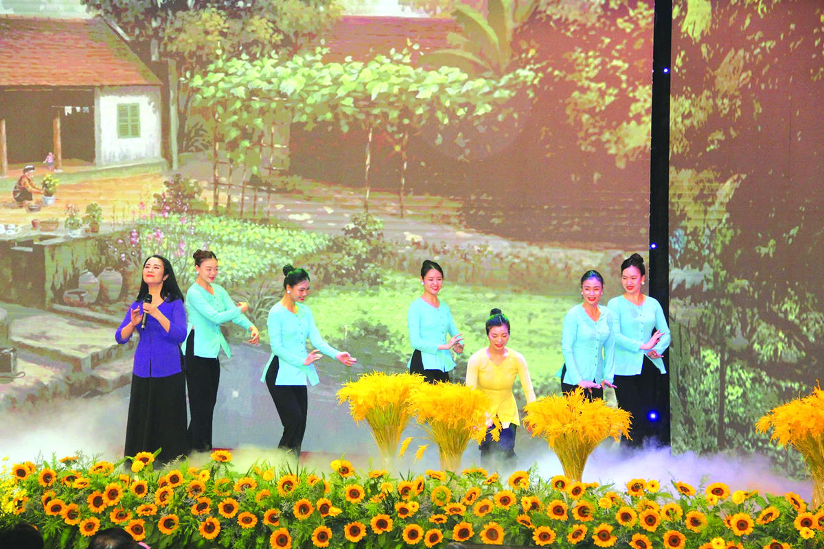 Cuộc bình chọn là sự cổ vũ, động viên, phát huy tài năng, tâm huyết của đội ngũ văn nghệ sĩ trong và ngoài nước. Ảnh: P. Sỹ