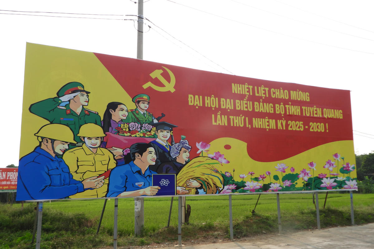 Những pa-nô cổ động không chỉ là điểm nhấn cảnh quan đô thị, mà còn là thông điệp sinh động về khát vọng vươn lên, quyết tâm xây dựng Tuyên Quang giàu đẹp trong nhiệm kỳ mới.