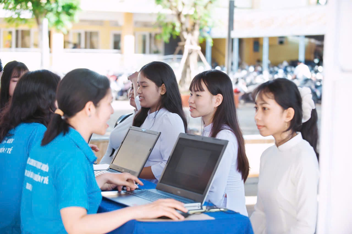 Tăng cường tuyên truyền chính sách BHYT học sinh nhân dịp năm học mới. Ảnh: Thanh Tú