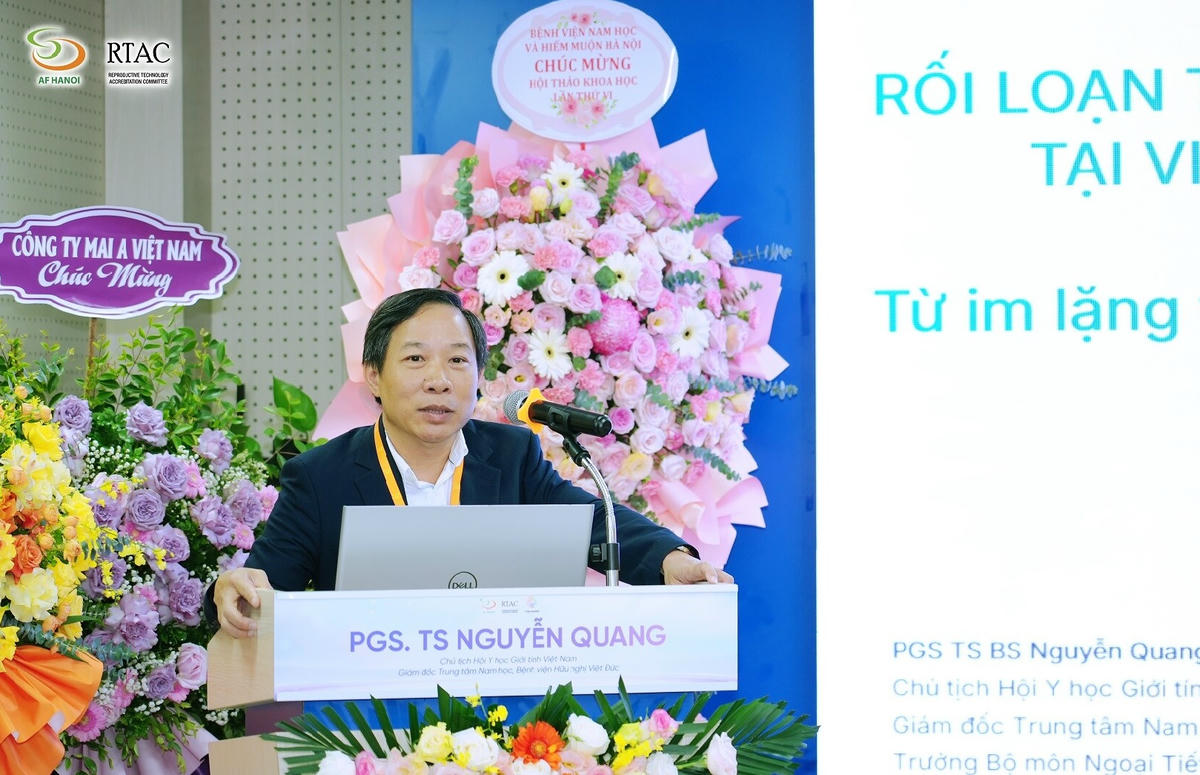 PGS.TS.BS Nguyễn Quang, Chủ tịch Hội Y học Giới tính Việt Nam, Giám đốc Trung tâm Nam học, Bệnh viện Hữu nghị Việt Đức chia sẻ tại Hội thảo. Ảnh: BVCC.