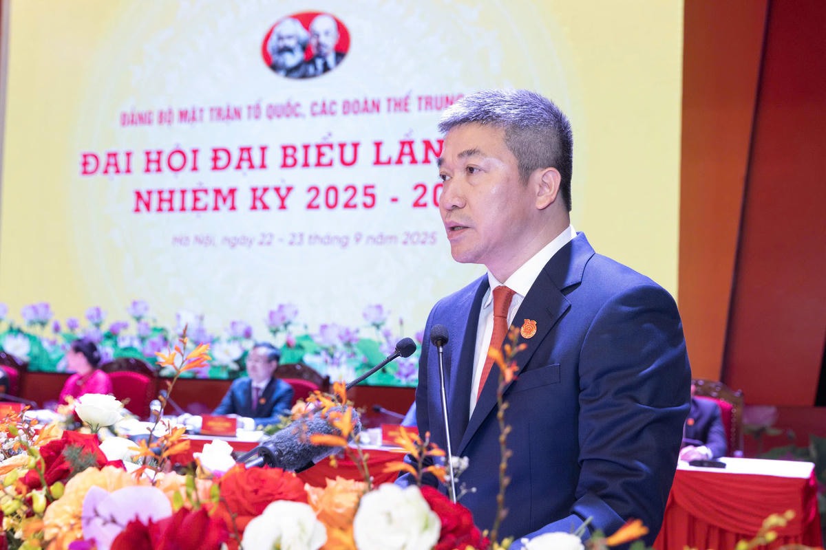 Ông Phan Anh Sơn, Bí thư Đảng ủy, Chủ tịch Liên hiệp các tổ chức hữu nghị Việt Nam trình bày tham luận tại Đại hội. Ảnh: Quang Vinh.