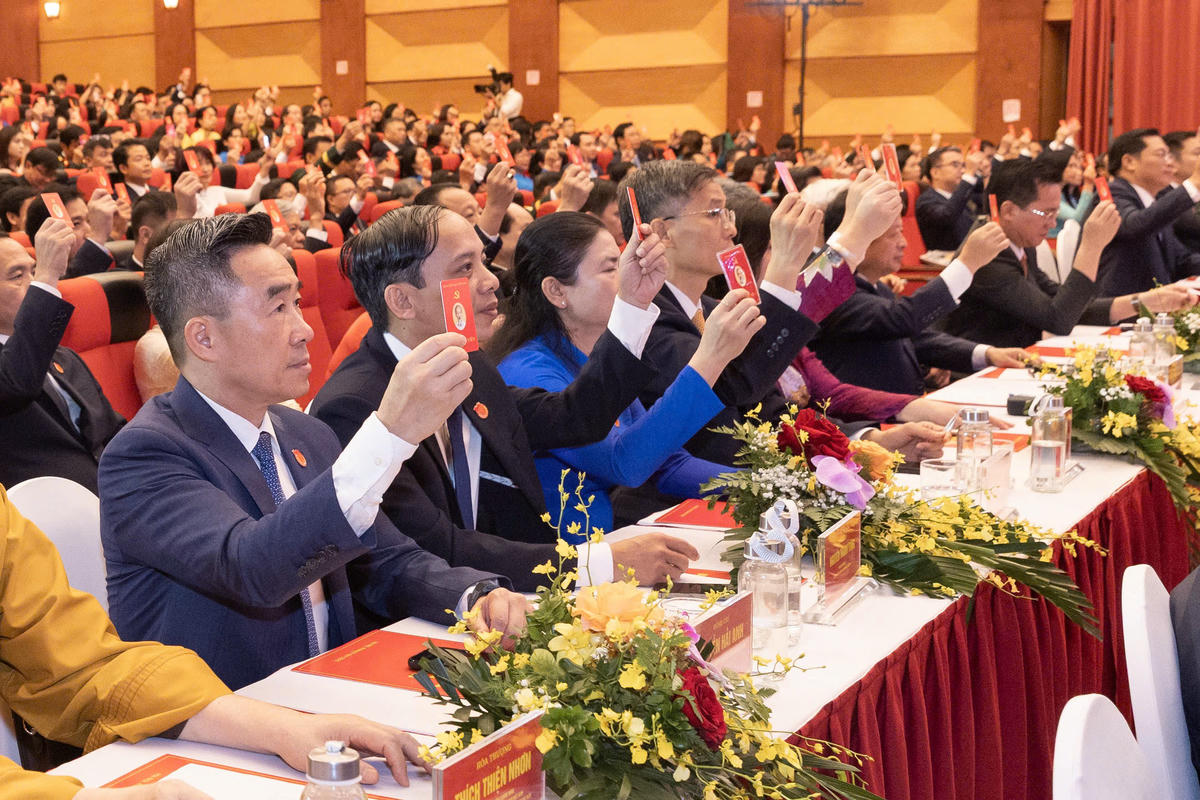 Đại biểu tiến hành biểu quyết tại Đại hội. Ảnh: Quang Vinh.